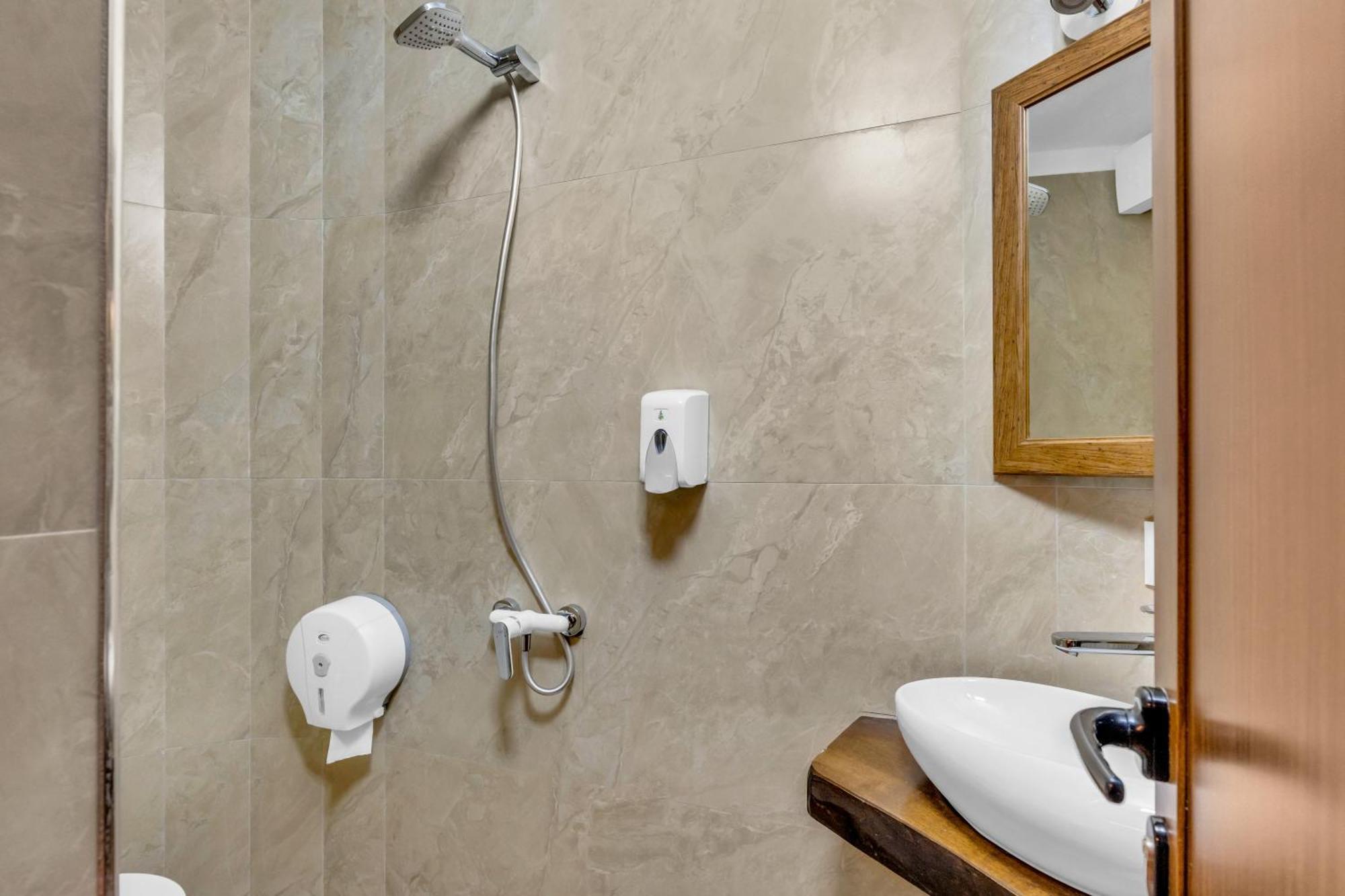 Hotel Bohem Berat Ngoại thất bức ảnh