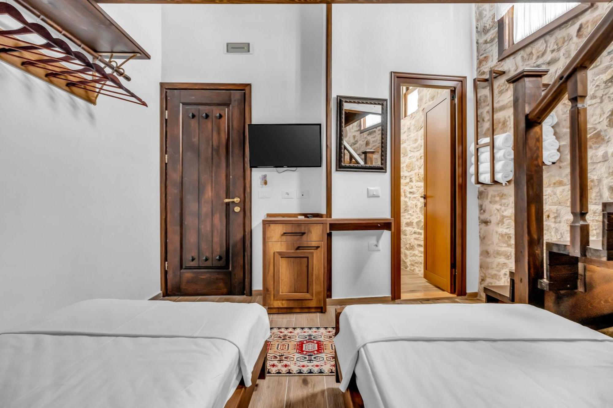 Hotel Bohem Berat Ngoại thất bức ảnh