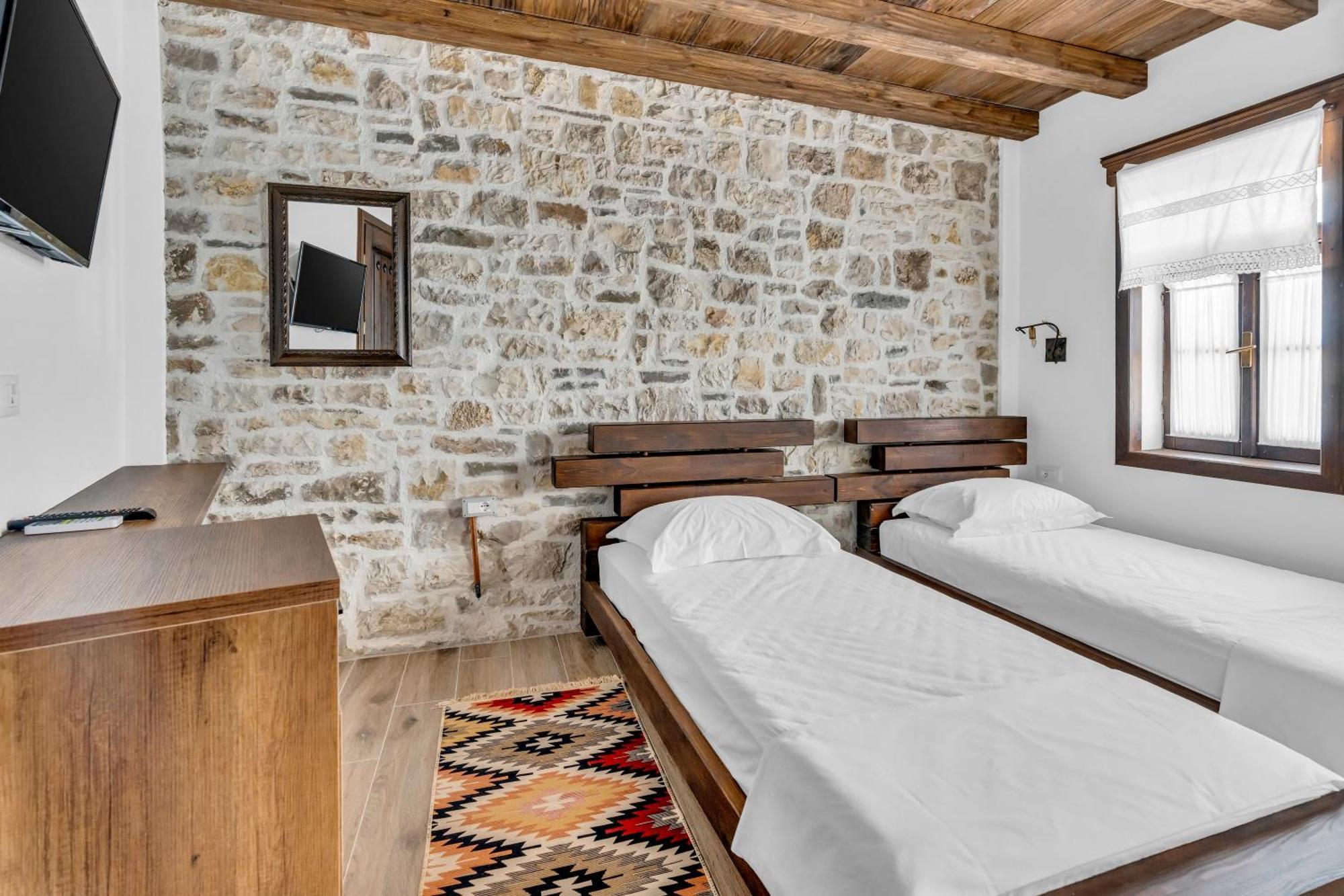 Hotel Bohem Berat Ngoại thất bức ảnh
